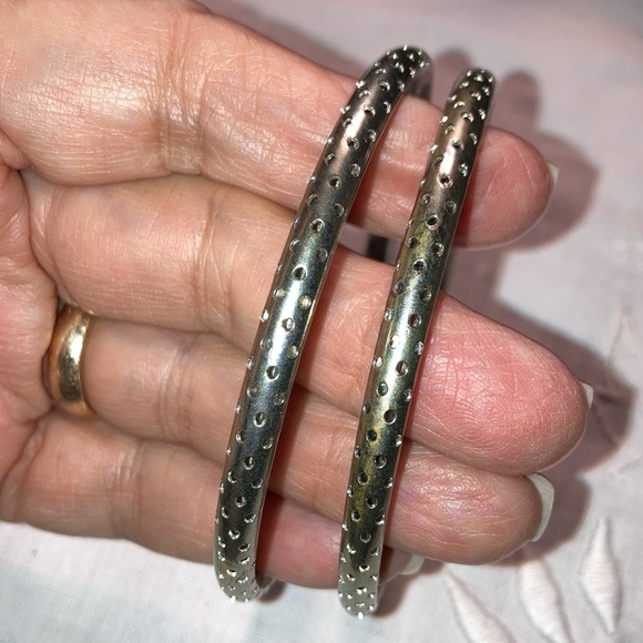 Set of 6 Silvertone bangle bracelets w/ appx 3” diameter, various textures $10 - Picture 4 of 7